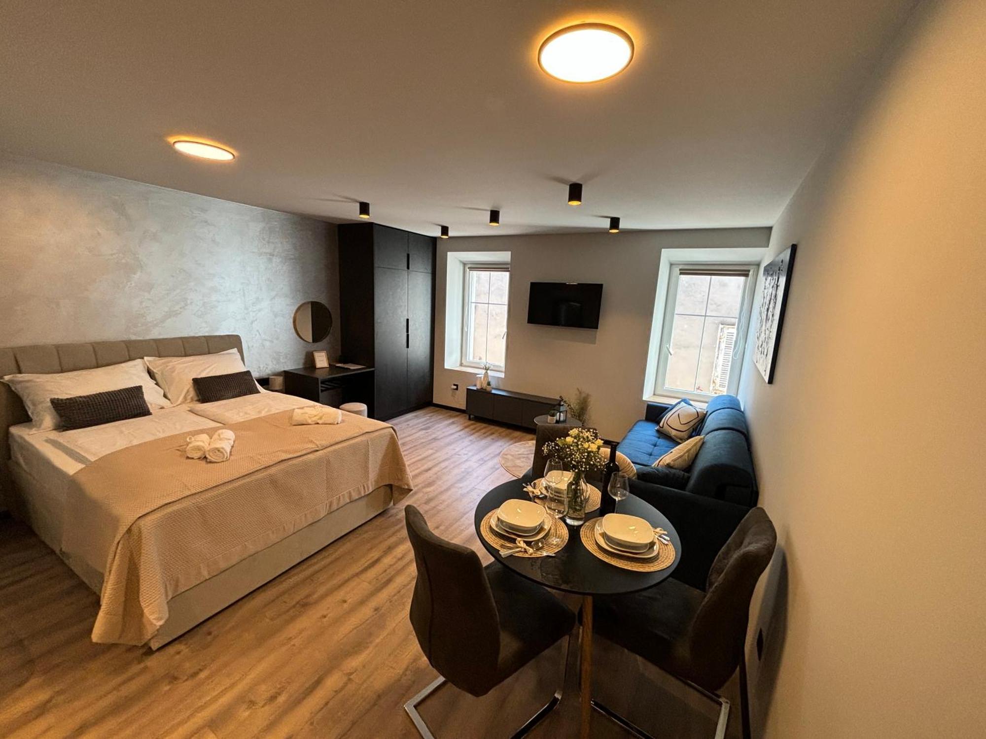 Studio Apartman Versi Old Town Zadar Exterior foto
